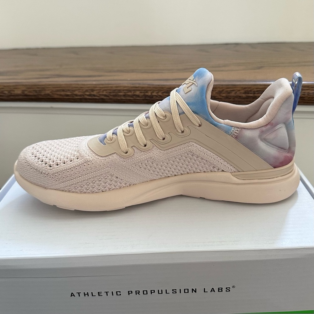 NWT APL Techloom Tracer Size 6 SOLD OUT style - Picture 8 of 10